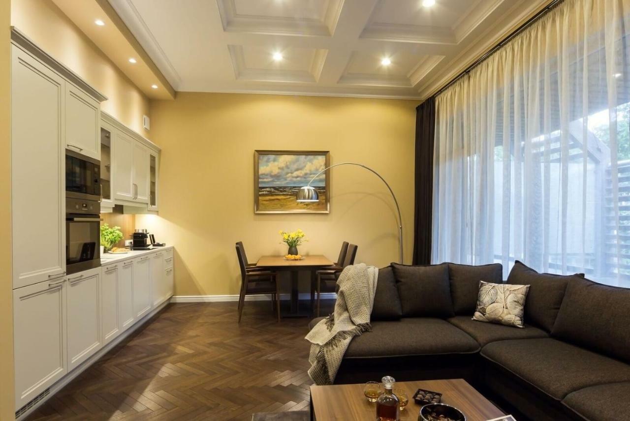 Osobnyak Aparthotel Jūrkalne Exteriör bild
