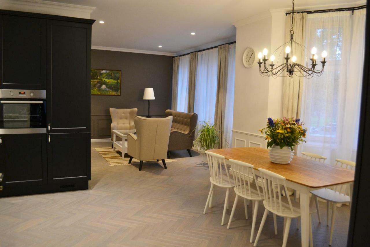 Osobnyak Aparthotel Jūrkalne Exteriör bild